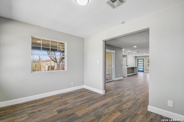 Image 16 of 27 For 411 Millwood Ln