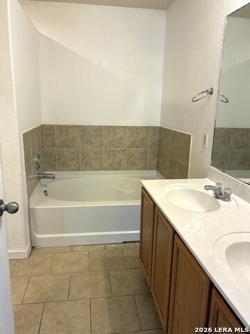 Listing photo id 14 for 2603 White Wing Way