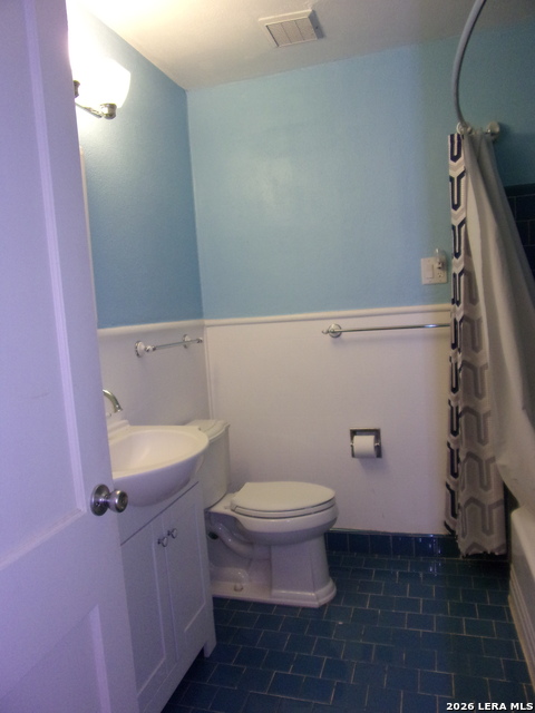 Image 20 of 25 For 215 Danville Ave