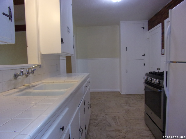 Image 9 of 25 For 215 Danville Ave