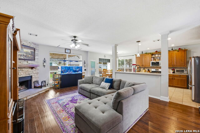 Image 11 of 53 For 3526 Mendocino Park