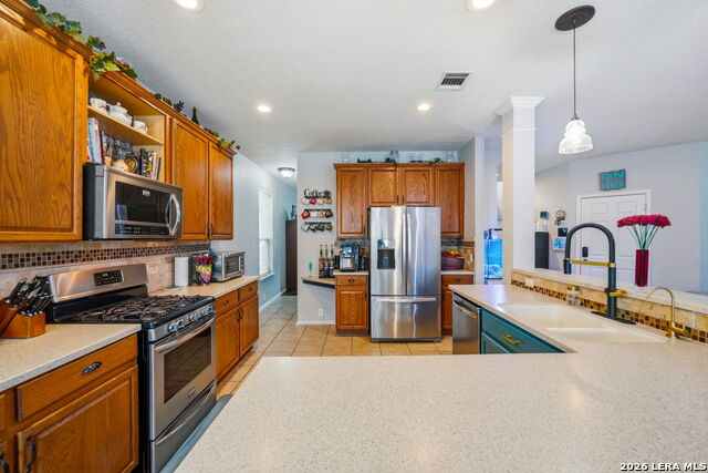 Image 14 of 53 For 3526 Mendocino Park