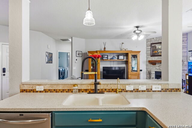 Image 15 of 53 For 3526 Mendocino Park