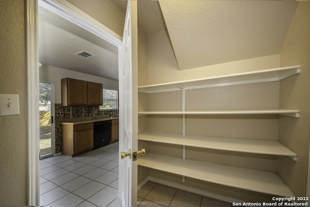 Image 7 of 35 For 518 Reba  