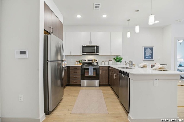 Listing photo id 11 for 320 Goll  2228