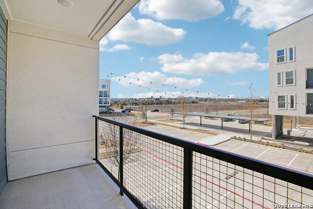 Listing photo id 4 for 320 Goll  3221