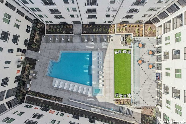 Listing photo id 2 for 320 Goll  2214