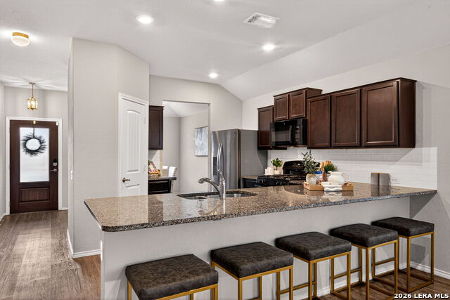 Listing photo id 9 for 5811 Bridle Bend