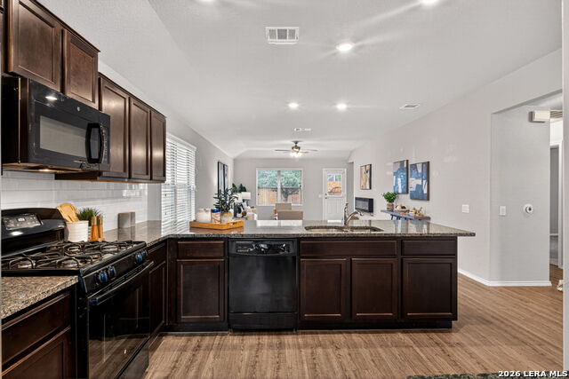 Listing photo id 11 for 5811 Bridle Bend