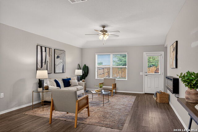 Listing photo id 3 for 5811 Bridle Bend