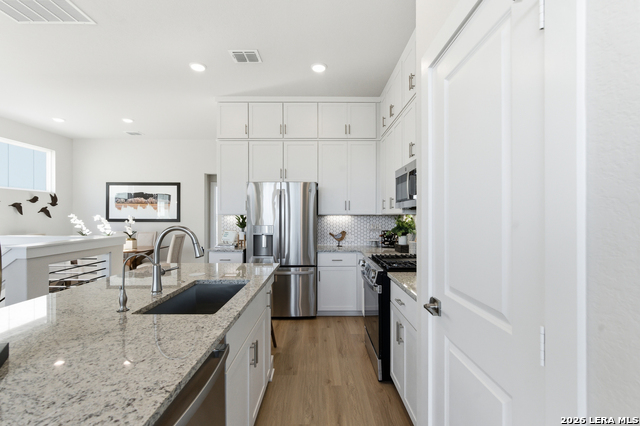 Image 12 of 39 For 6464 Babcock Road  Unit 902