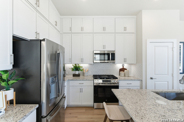 Image 23 of 39 For 6464 Babcock Road  Unit 902