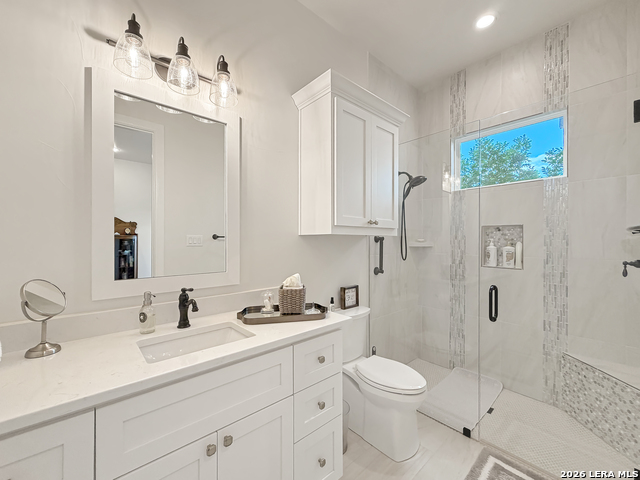 Image 33 of 42 For 631 Angelica