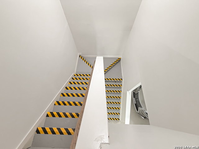 Image 35 of 42 For 631 Angelica