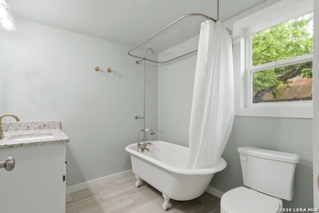 Image 14 of 29 For 309 Houston Street E