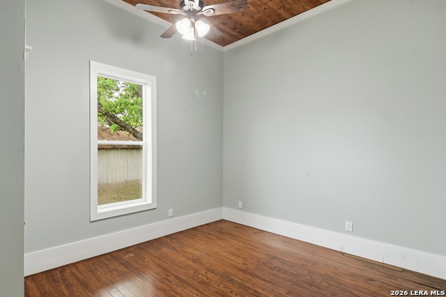 Image 16 of 29 For 309 Houston Street E