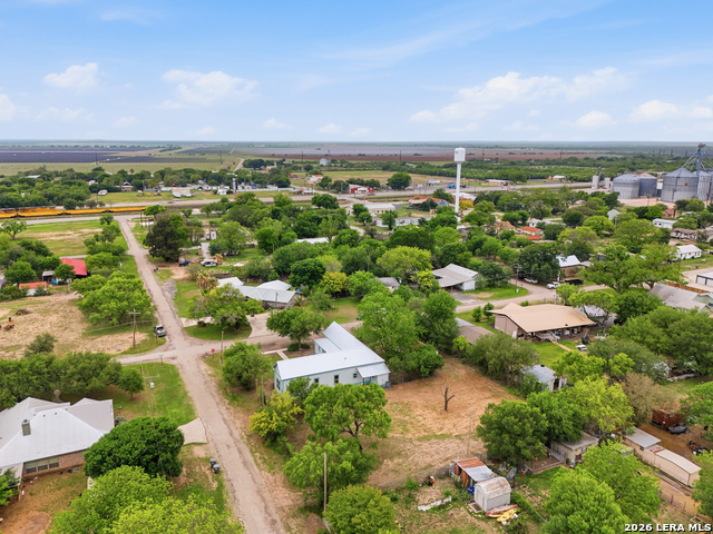 Image 21 of 29 For 309 Houston Street E