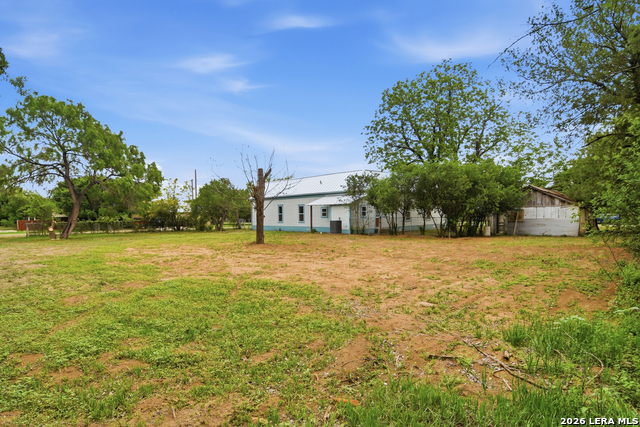 Image 22 of 29 For 309 Houston Street E