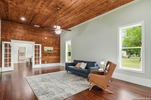 Image 4 of 29 For 309 Houston Street E