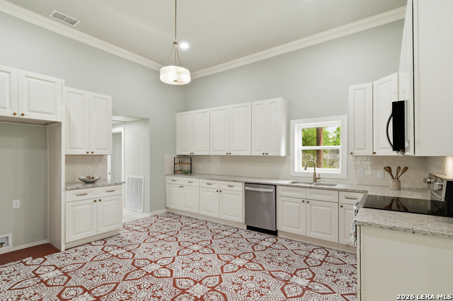 Image 8 of 29 For 309 Houston Street E