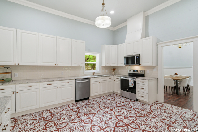 Image 9 of 29 For 309 Houston Street E