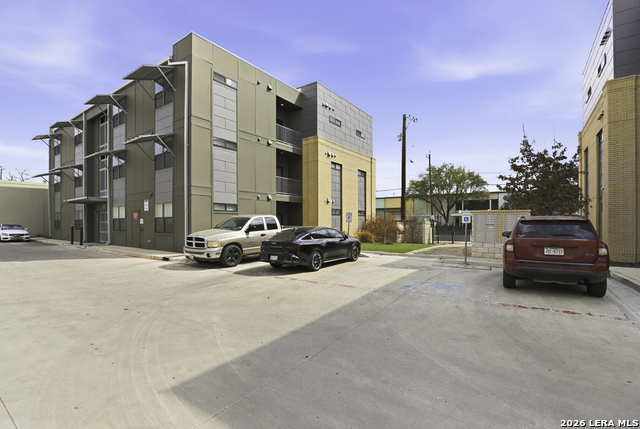 Image 24 of 25 For 711 Frio St S 2104