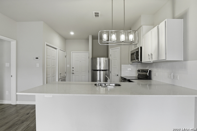 Image 4 of 25 For 711 Frio St S 2104