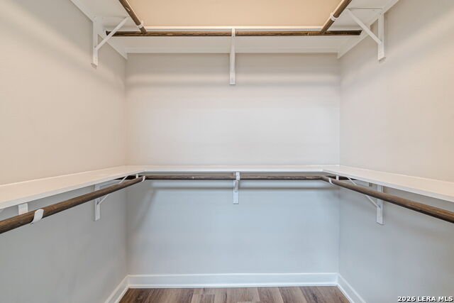 Listing photo id 17 for 711 Frio S 2201