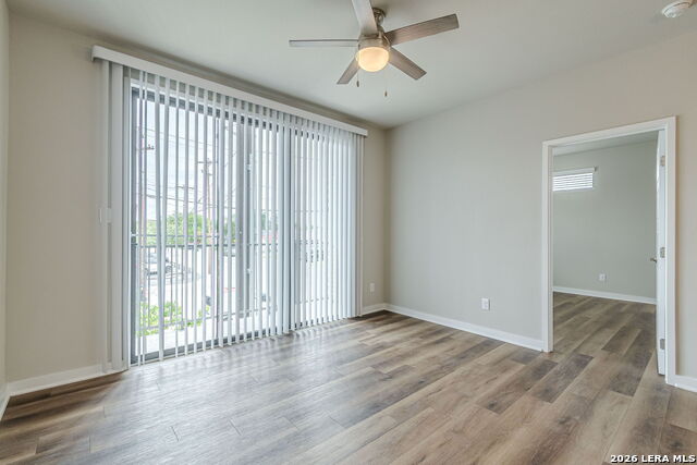 Listing photo id 4 for 711 Frio S 2201