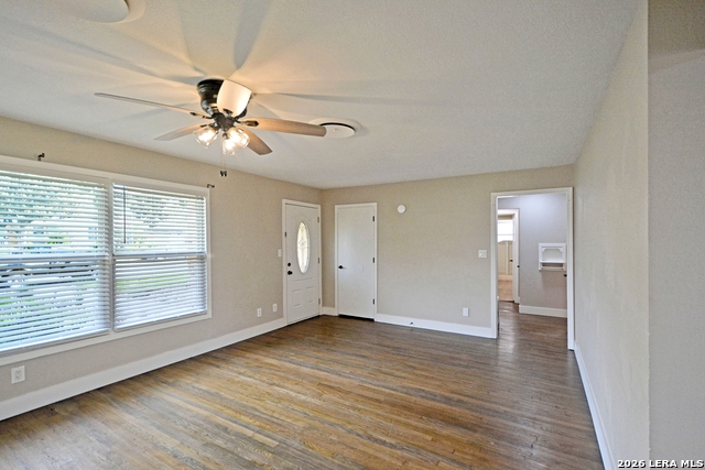 Image 10 of 47 For 671 Merriweather St W