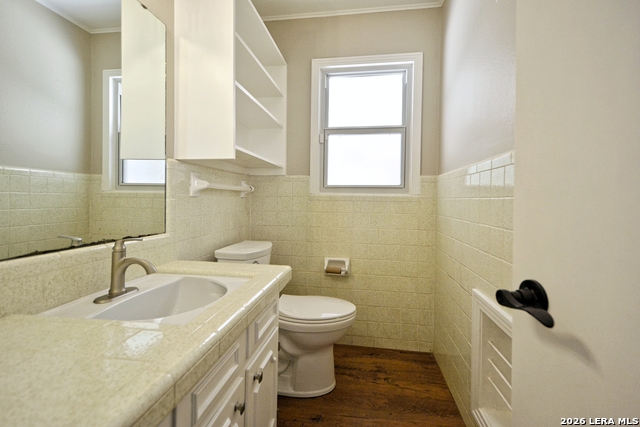 Image 20 of 47 For 671 Merriweather St W