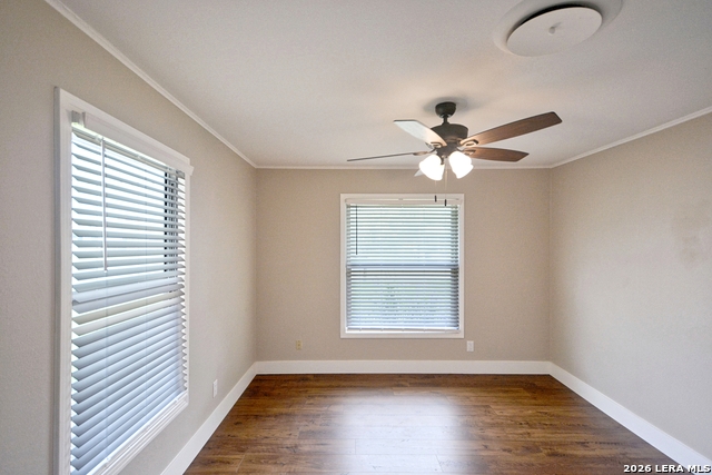 Image 22 of 47 For 671 Merriweather St W