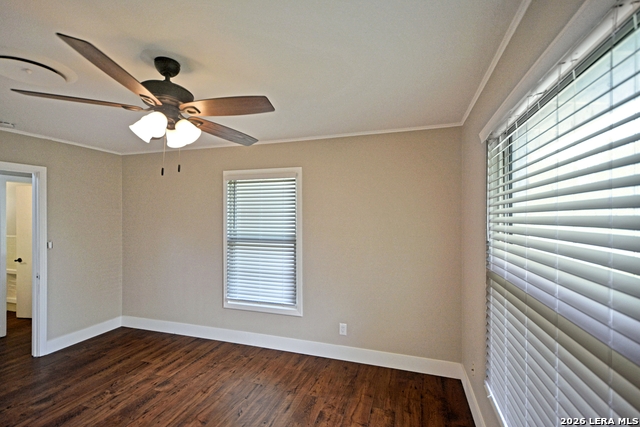 Image 24 of 47 For 671 Merriweather St W