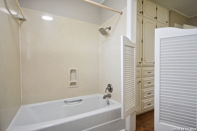 Image 26 of 47 For 671 Merriweather St W