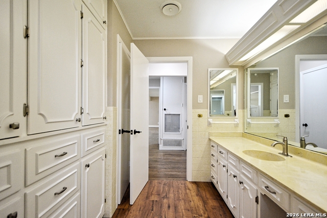 Image 27 of 47 For 671 Merriweather St W