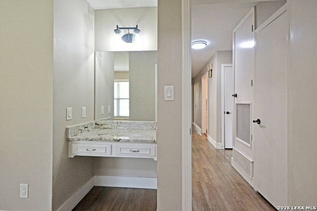 Image 28 of 47 For 671 Merriweather St W