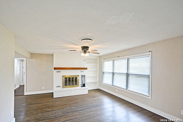 Image 3 of 47 For 671 Merriweather St W