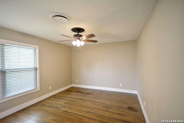 Image 30 of 47 For 671 Merriweather St W