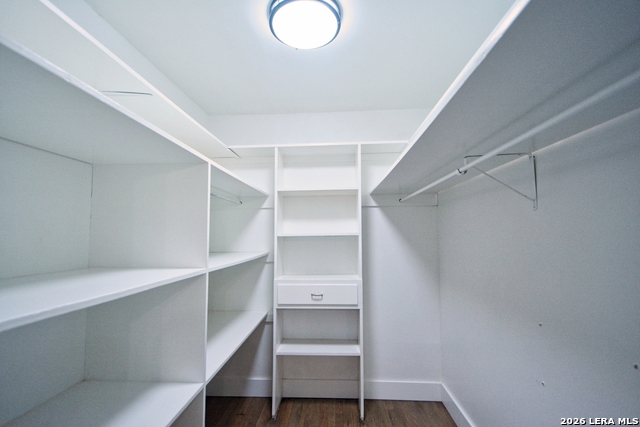 Image 31 of 47 For 671 Merriweather St W