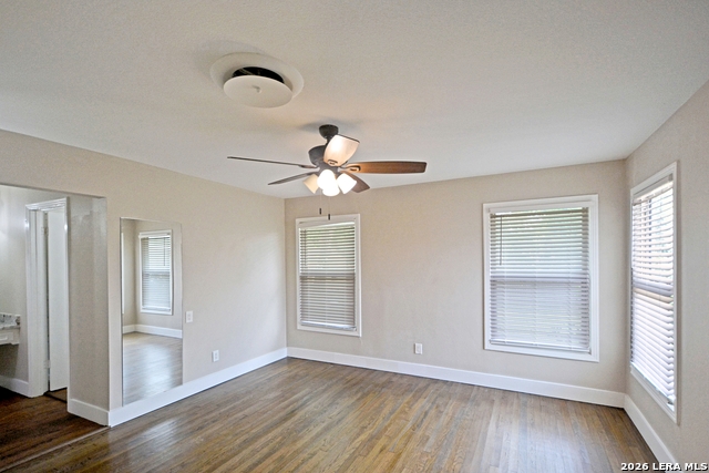 Image 32 of 47 For 671 Merriweather St W