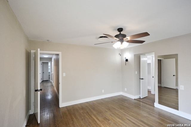 Image 33 of 47 For 671 Merriweather St W