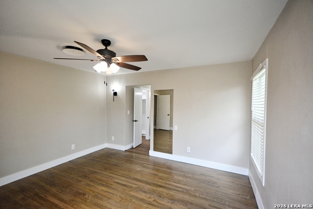 Image 34 of 47 For 671 Merriweather St W