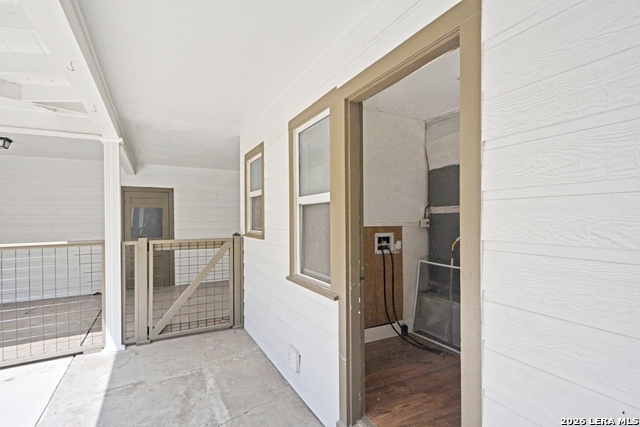 Image 37 of 47 For 671 Merriweather St W