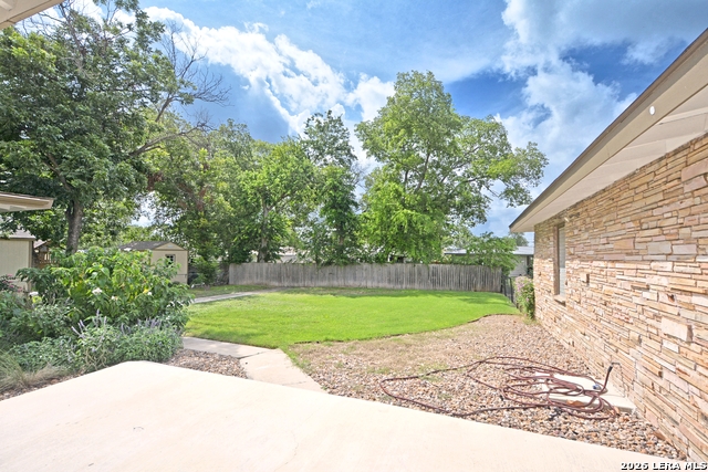 Image 39 of 47 For 671 Merriweather St W