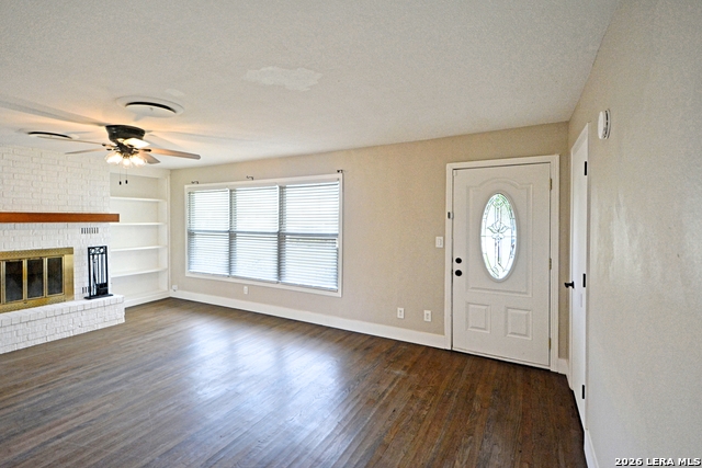 Image 4 of 47 For 671 Merriweather St W