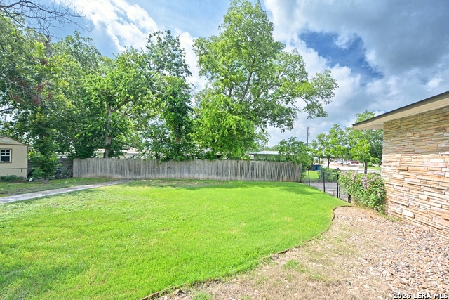 Image 40 of 47 For 671 Merriweather St W