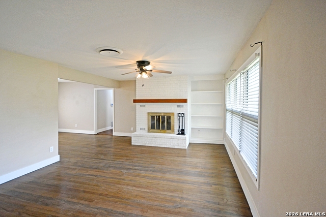 Image 5 of 47 For 671 Merriweather St W