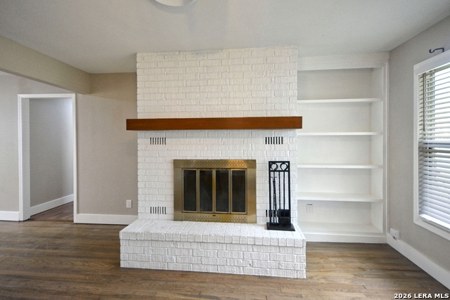 Image 6 of 47 For 671 Merriweather St W