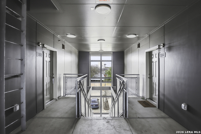 Image 20 of 25 For 711 Frio S 1203