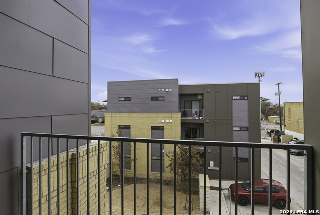 Image 18 of 25 For 711 Frio S 2303